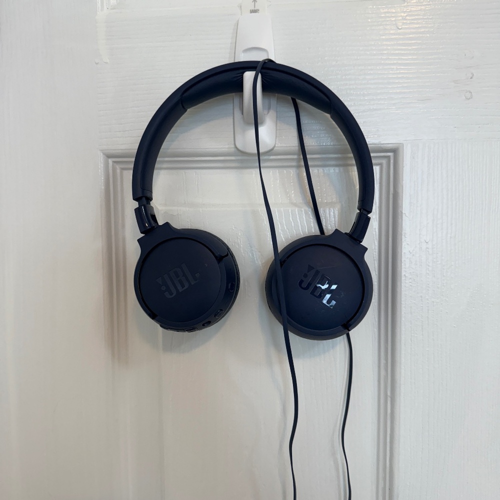 JBL noise cancelling headphones